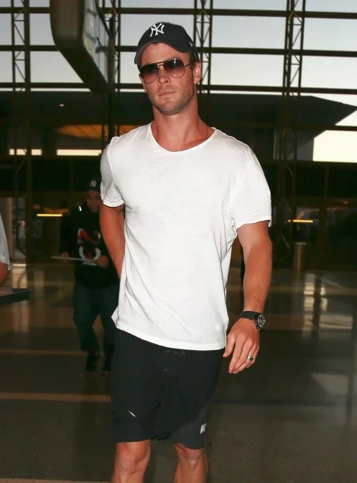 Yakışıklı oyuncu Chris Hemsworth tanınmaz halde
