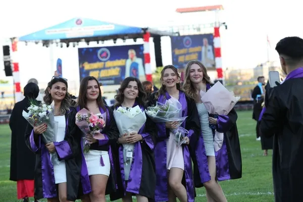8-bin-ogrenci-kep-atti-akdeniz-universitesinde-mezuniyet-coskusu-1720010991773.jpg