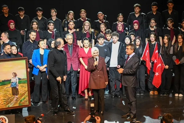 bakanlar-tekin-ile-goktas-erzurumda-sanat-etkinligine-katildi-1770495118420.jpg