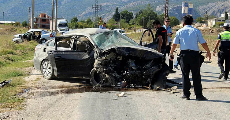 Bucak’ta iki otomobil çarpıştı:1 ölü, 2 yaralı