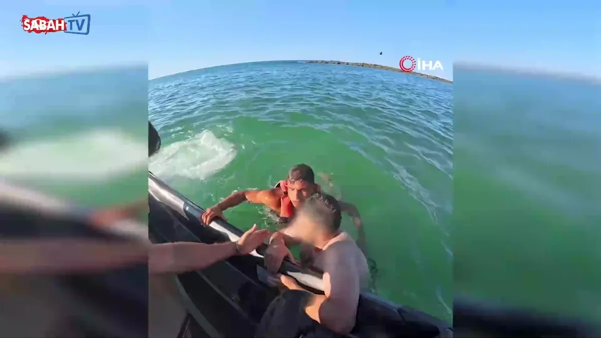 Sakarya’da akılalmaz olay! Can havliyle kurtarıldı: “Sahilin ilerisine götür de rezil olmayalım” dedi | Video videosunu izle Sakarya’da akılalmaz olay! Can havliyle kurtarıldı: “Sahilin ilerisine götür de rezil olmayalım” dedi | Video videosunu izle