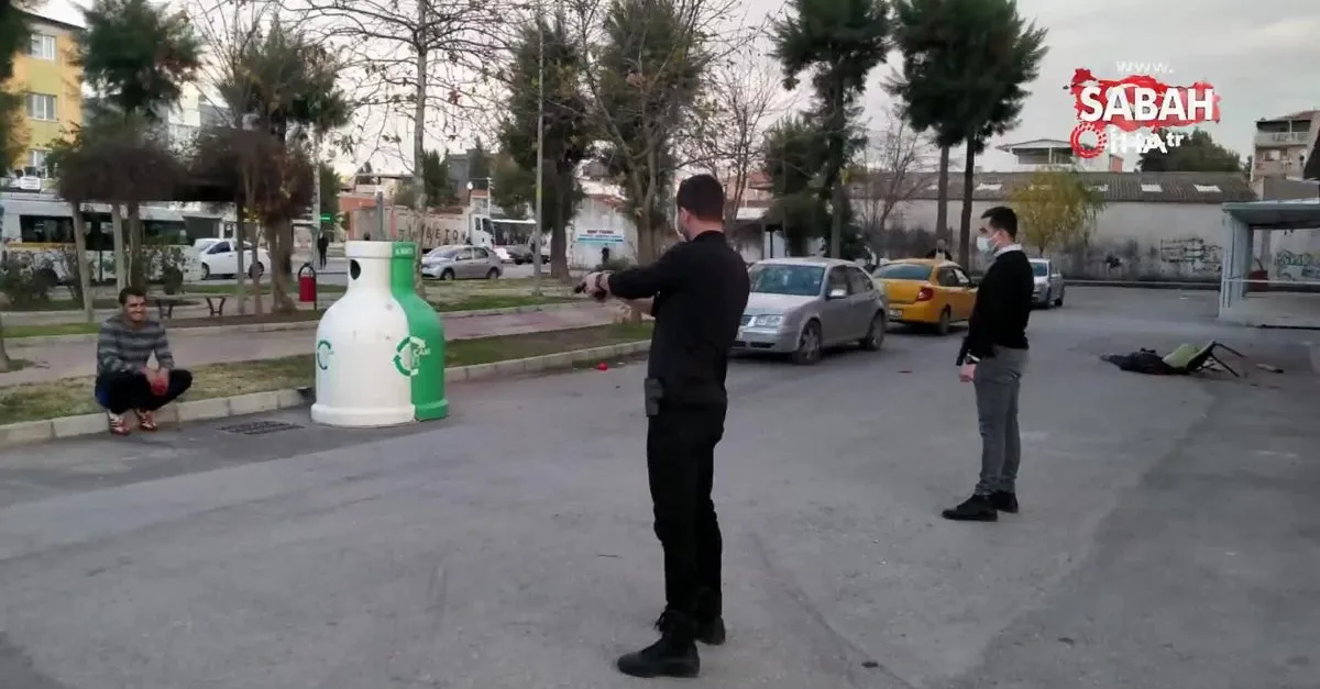 son dakika izmir de dehset babasini sokak ortasinda sopayla doverek oldurdu video videosunu izle son dakika haberleri