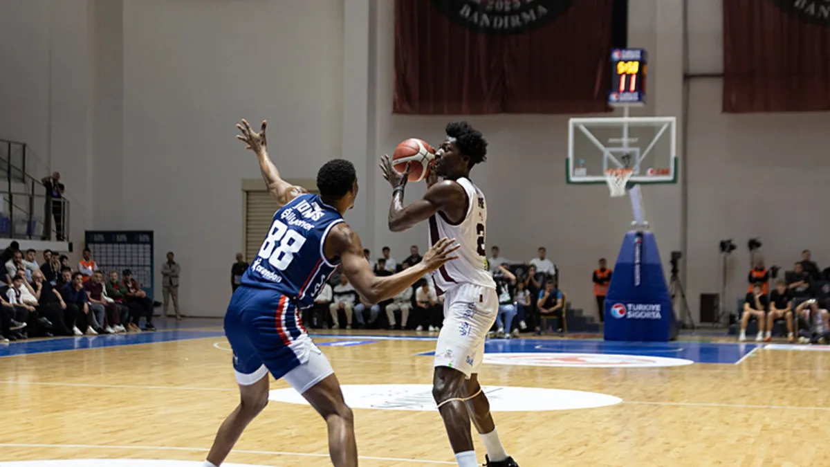 Anadolu Efes, Pizzabulls Bordo Bandırma'yı deplasmanda mağlup etti