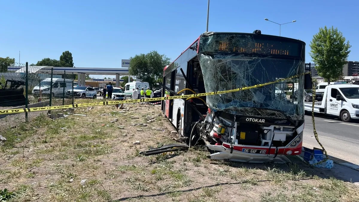 Ankara'da EGO otobüsünün karıştığı trafik kazası sonrası olay yeri