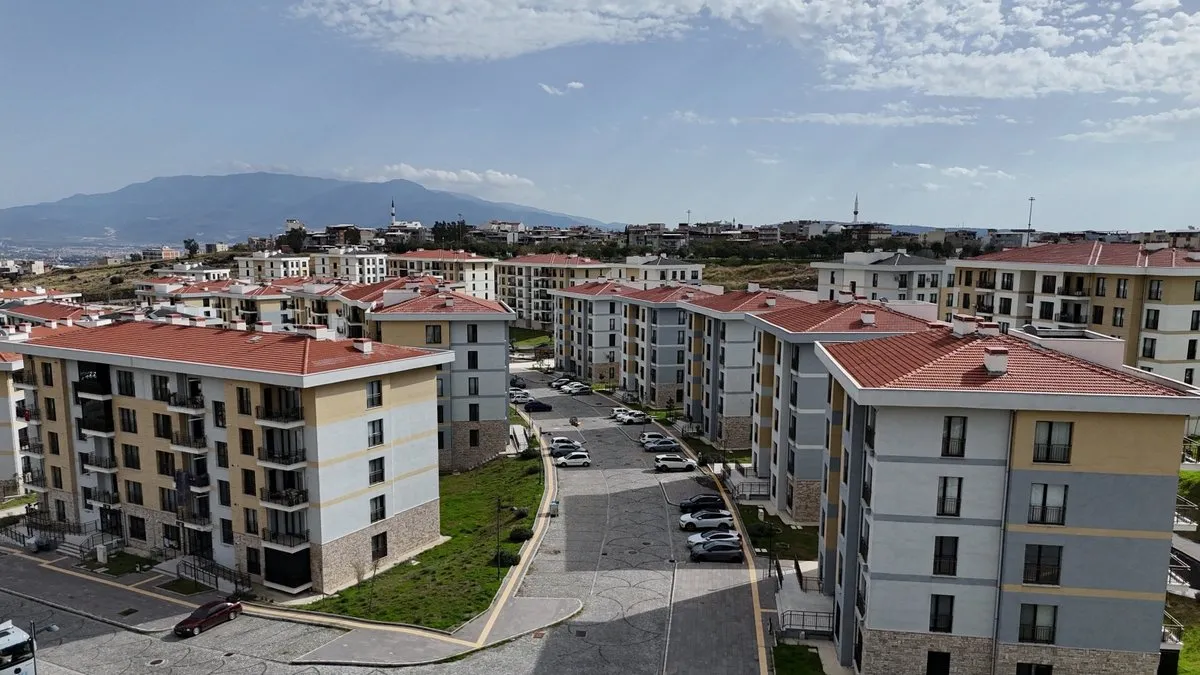 İzmir depreminin üzerinden 5 yıl geçti ancak acısı unutulmadı: Devlet baba yaraları kısa sürede sardı, 5 bin 61 konut ve 357 işyeri teslim edildi İzmir depreminin üzerinden 5 yıl geçti ancak acısı unutulmadı: Devlet baba yaraları kısa sürede sardı, 5 bin 61 konut ve 357 işyeri teslim edildi