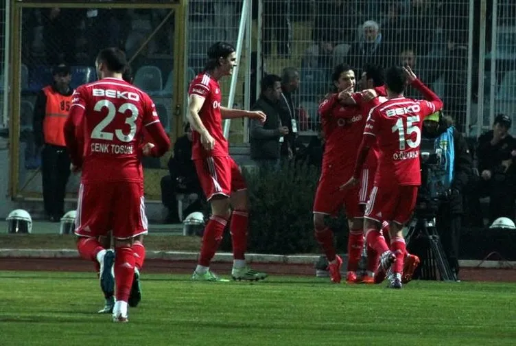 Adana Demirspor - Beşiktaş maçının fotoğrafları