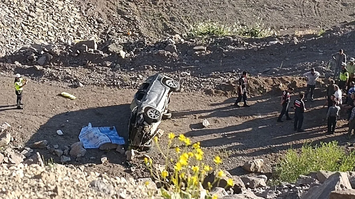 Giresun’da can pazarı: Otomobil dere yatağına devrildi! 3 kişi öldü, 5 kişi yaralandı Giresun’da can pazarı: Otomobil dere yatağına devrildi! 3 kişi öldü, 5 kişi yaralandı