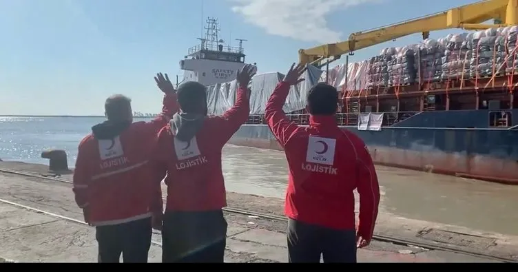 Kızılay’ın yardımlarını Gazze’ye taşıyan gemi Mersin Limanı’ndan uğurlandı