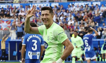 Lewandowski yarım saatte 3 gol attı, Barça kazandı