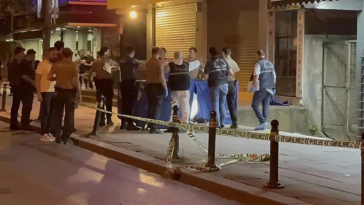 Bahçelievler’de cadde ortasında silahlı saldırı: 1 ölü Bahçelievler’de cadde ortasında silahlı saldırı: 1 ölü