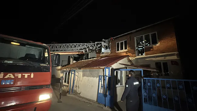 edirnede-evin-girisindeki-beton-zemin-coktu-1-kisi-yaralandi-1777665067642.jpeg