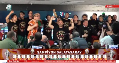 Okan Buruk’a sulu baskın! İşte o anlar