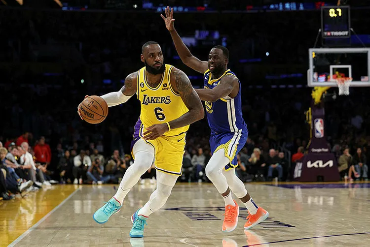 nbade-golden-state-warriorsi-yenen-lakers-seride-3-1-one-gecti-lebron-yine-sahnede-1683617190338.jpg