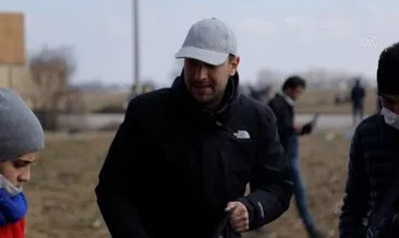 Ünlü oyuncu Ulaş Tuna Astepe Pazarkule Sınır Kapısı’na gitti! Ulaş Tuna Astepe sınırda bekletilen göçmenlere yardım dağıttı...