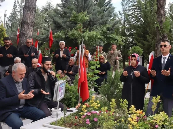 sehit-mehmet-turken-sahadetinin-8-yilinda-dualarla-anildi-1779472668287.jpg