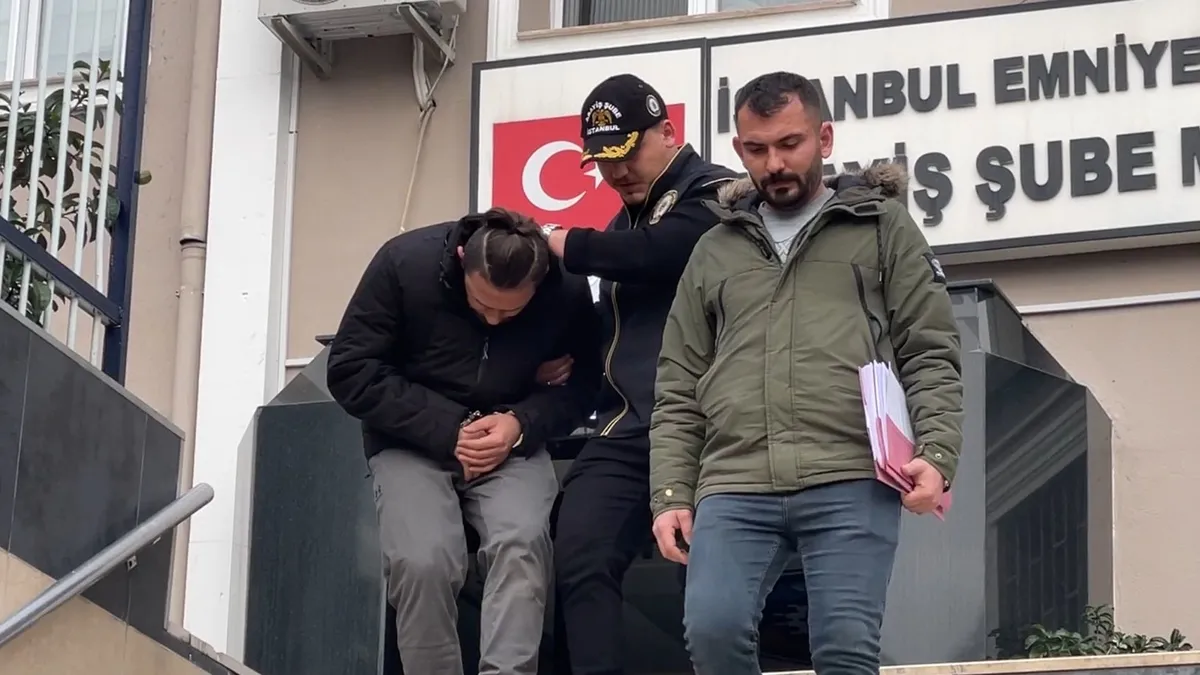 Pendik’te girdiği evde hırsızlık yapan şüpheli park halindeki otomobili çaldı: Benzin alırken polise yakalandı! Pendik’te girdiği evde hırsızlık yapan şüpheli park halindeki otomobili çaldı: Benzin alırken polise yakalandı!