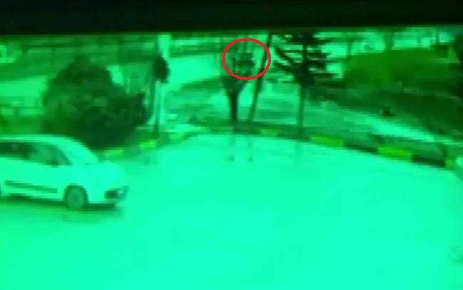 son-dakika-bursada-aci-veda-kazada-olen-kocasinin-ayaklarina-sarildi-1616152213139.jpg Bursa’da kazada eşini kaybeden kadın kocasının ayaklarına sarıldı! - 5
