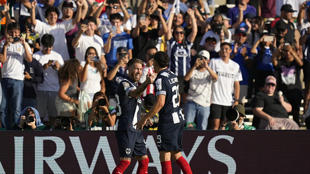 FIFA Kulüpler Dünya Kupası’nda statlardaki boşluklar gündem oldu FIFA Kulüpler Dünya Kupası’nda statlardaki boşluklar gündem oldu