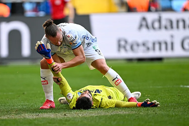 Son dakika haberi: İki futbolcu hastanelik oldu! İngiltere ve Süper Lig’de korku dolu anlar...