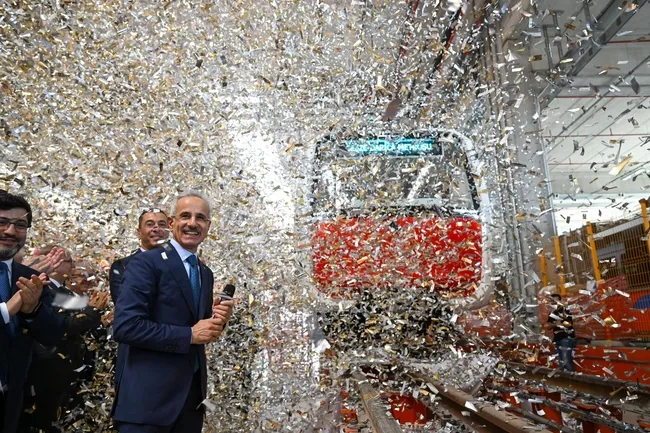 metroya-yerli-ve-milli-damgasi-raylara-iniyor-ilk-surucusuz-arac-olacak-1693563813962.jpg