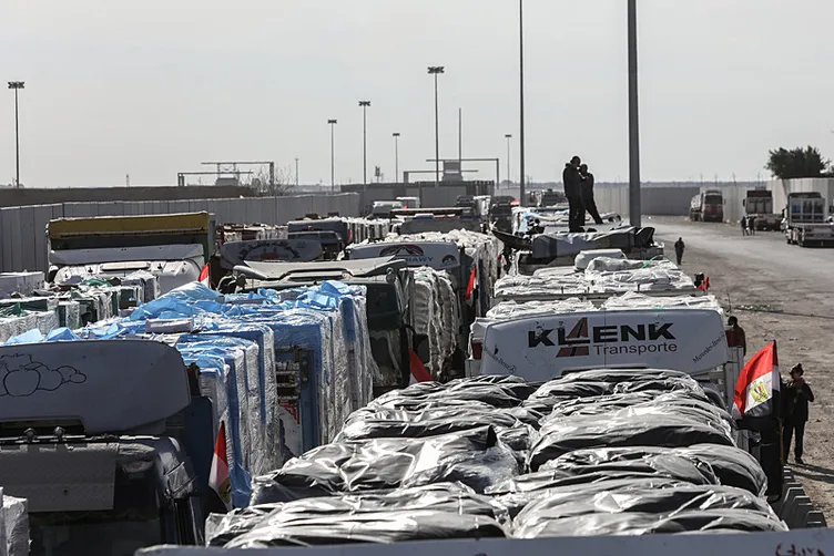 Ateşkesin ardından yardım tırları Gazze’de!