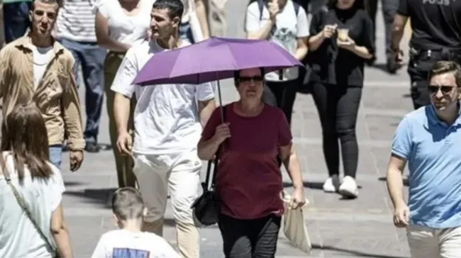 son-dakika-sicak-hava-dalgasi-kapida-meteoroloji-hafta-sonu-icin-uyardi-termometreler-43-dereceyi-gorecek-1756447207269.jpg