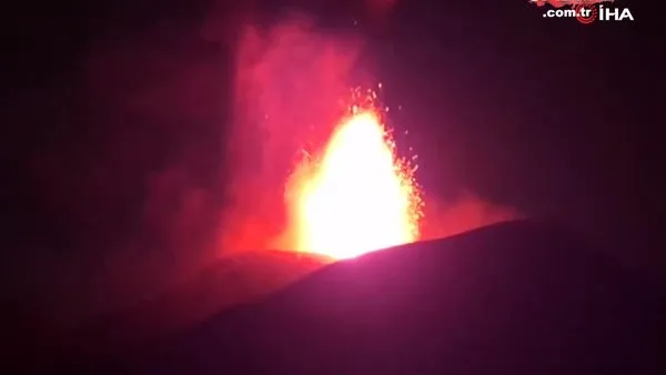 İtalya'da Etna Yanardağı lav ve kül püskürttü | Video