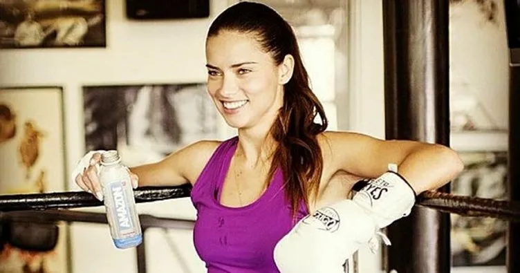 Adriana Lima’dan boks şov