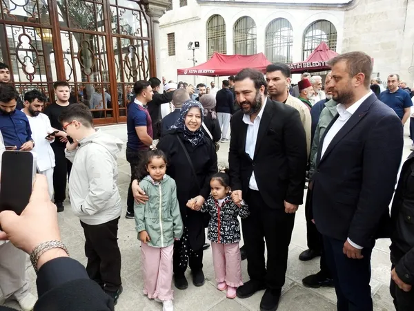 istanbulun-fethinin-573-yil-donumune-coskulu-kutlama-1780056008193.jpg
