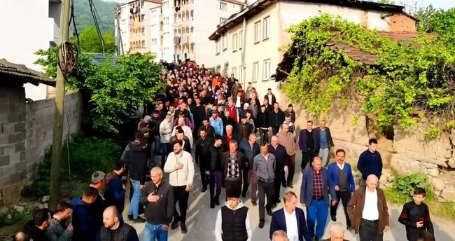 65 yıllık gelenek: Binlerce kişi 1 kilometre kuyruk oluşturup bayramlaştı