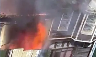 Sarıyer’de ahşap binada çıkan yangın yan binaya da sıçradı #istanbul