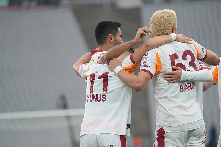 Levent Tüzemen’den Galatasaraylı yıldıza büyük övgü! Arkadaşlarını uykudan uyandırdı