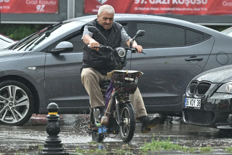 Ne çektin be Ankara! Ne zaman yağmur yağsa aynı manzara!