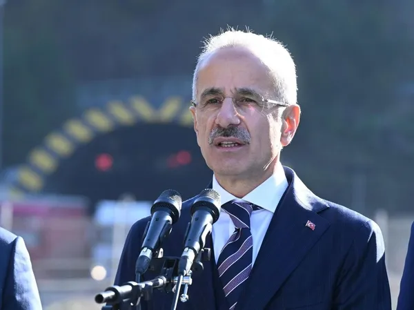 bakan-uraloglu-acikladi-erzurum-rize-arasi-46-km-daha-kisaliyor-1791886521812.jpeg