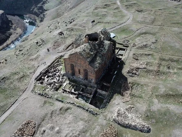 Turistlerin gözdesi 'Ani' her mevsim ayrı güzel