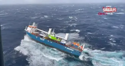 Okyanustaki fırtınada dev dalgaların arasında kalan gemi mürettebatı ölümden böyle kurtarıldı