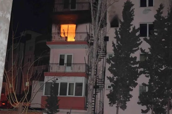 İzmir’de TÜGVA’ya ait binada yangın çıktı