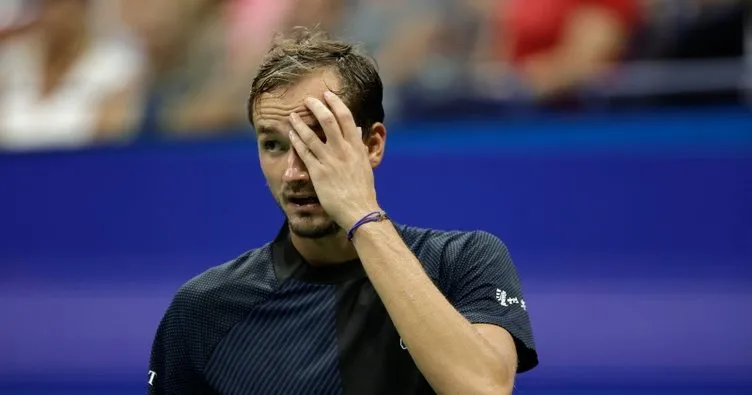 Son şampiyon Daniil Medvedev, ABD Açık’a 4. turda veda etti