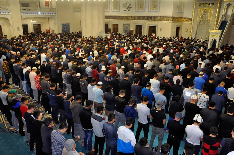 Ramazan ayının ilk teravih namazı kılındı