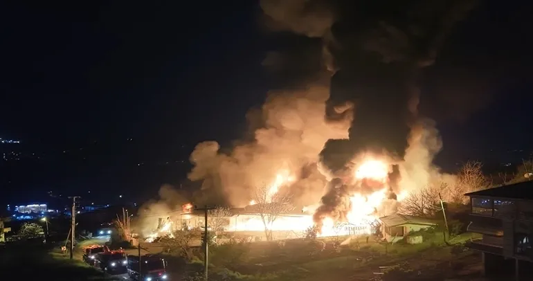 Alev alev yanan meyve deposu böyle görüntülendi