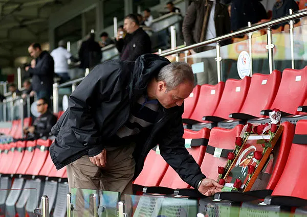 Åehit Emniyet Müdürü AltuÄ Verdi için gözyaÅlarını tutamadı