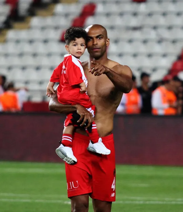 antalyaspor-futbolcusu-naldonun-bebeginin-ardindan-kayinpederi-de-hayatini-kaybetti-1699777017628.jpg