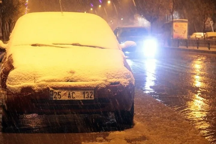 Erzurum’a kar yağdı