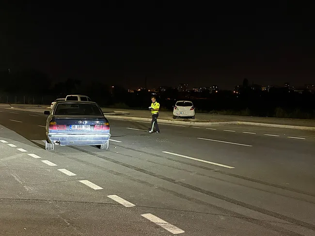 oto-tamircisi-test-icin-ciktigi-otomobille-kaza-yapti-2-yarali-1787788457367.jpg