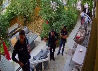 polisi-7-yerinden-bicaklayan-saldirgan-tutuklandi-1729596936813.jpg