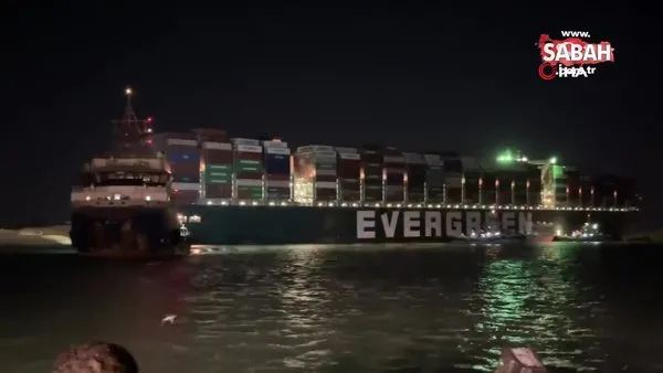 Süveyş Kanalı'nı tıkayan geminin hareket etmesi için çalışmalar sürüyor | Video