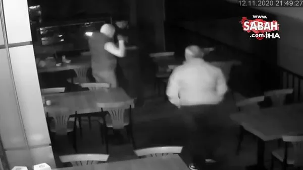 Sürekli taciz ve saldırıya maruz kaldığını söyleyen lokantacının canını zorlukla kurtardığı anlar kamerada | Video