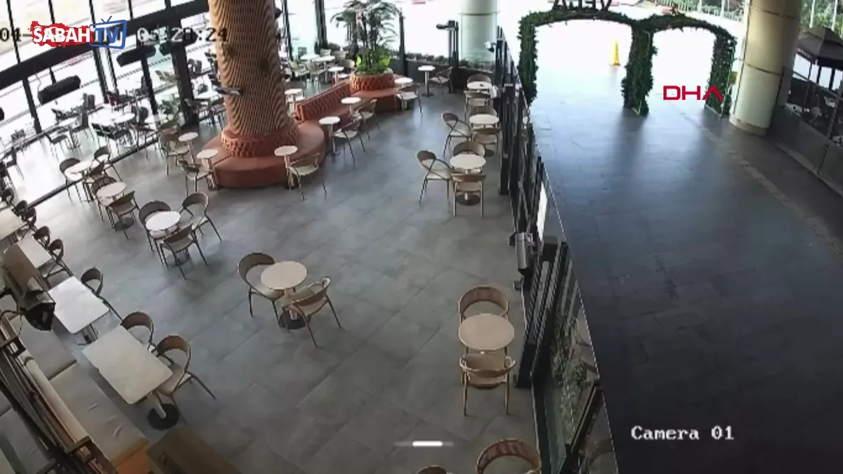 Sultangazi’de AVM’ye silahlı saldırı! O anlar böyle görüntülendi | Video videosunu izle Sultangazi’de AVM’ye silahlı saldırı! O anlar böyle görüntülendi | Video videosunu izle