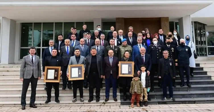 Trabzon’da şehit aileleri ve gazilere devlet övünç madalyası verildi