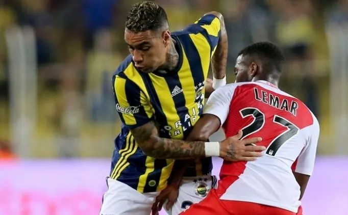 Van der Wiel: Fenerbahçe’den ayrılmayı düşünmüyorum